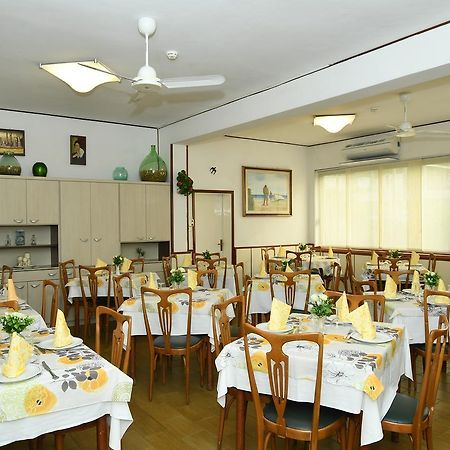 Albergo Leonarda Rimini Exterior photo